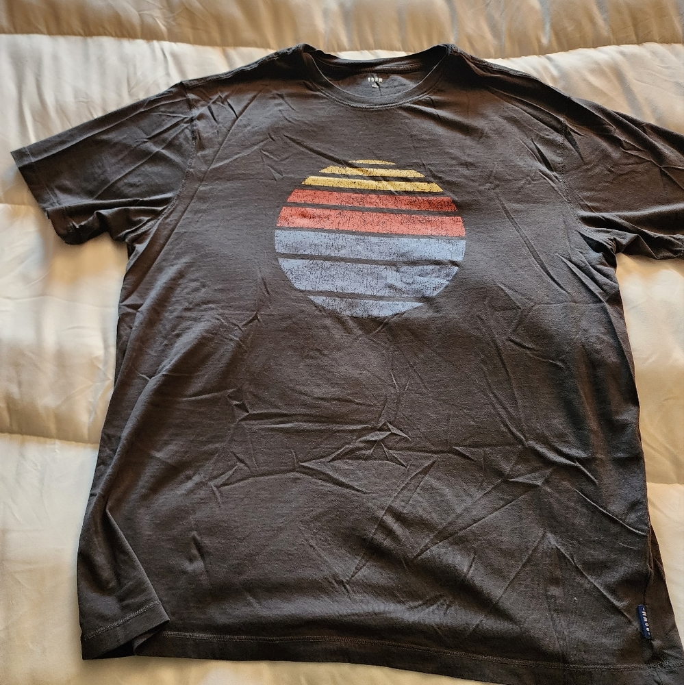 Mens XL ROWM Large t-shirt